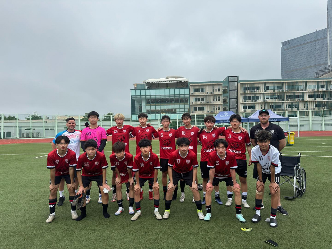 High-School-Boys-Football.jpg